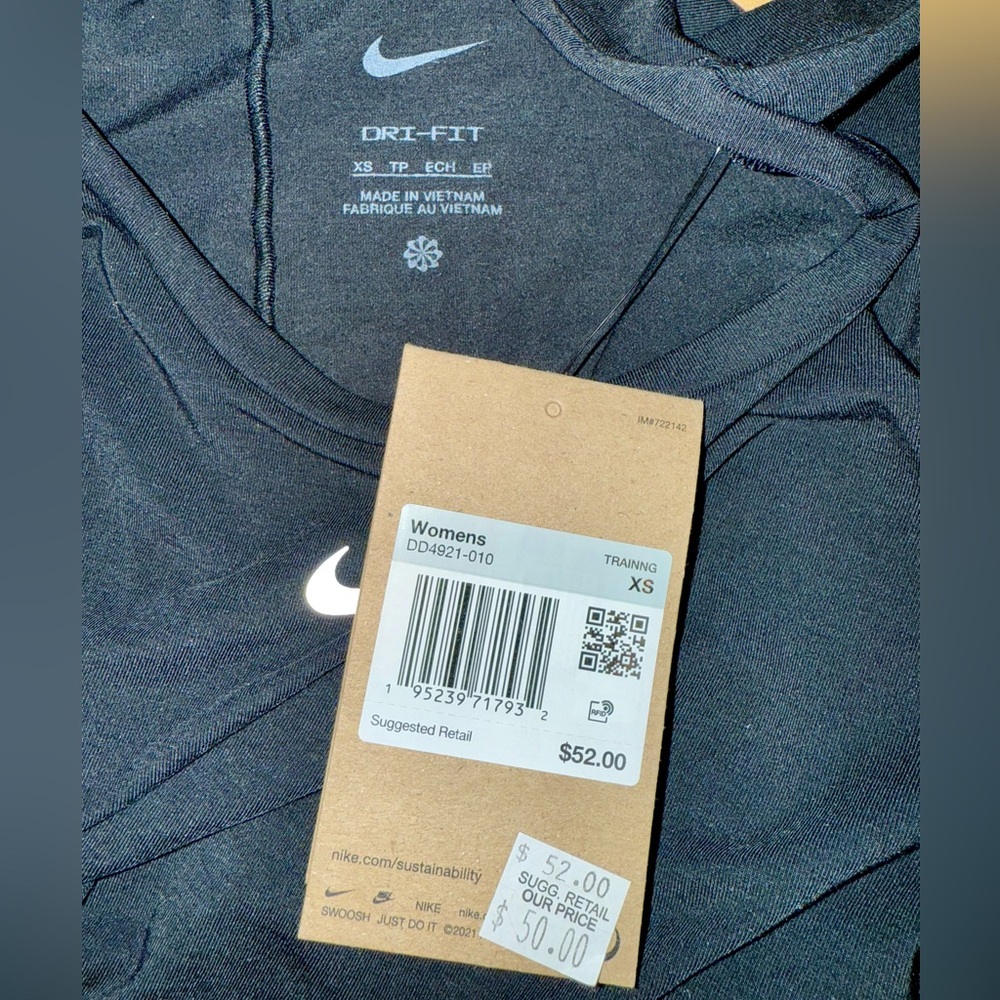 🏷️NWT Nike Dri-FIT One Luxe Women's Twist Cropped Short-Sleeve Top in Black 🖤 - Picture 8 of 12